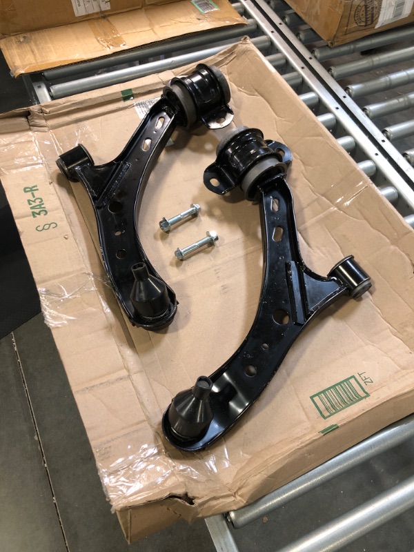 Photo 3 of Left Right Front Lower Control Arm and Ball Joint Assembly Compatible 2005 06 07 08 09 Ford Mustang (Exc.Shelby GT500 Models) Driver Passenger Side 2PCS AUQDD K80726 K80727 Professional Suspension K80726 + K80727 (2Pcs )

BOX IS HEAVY