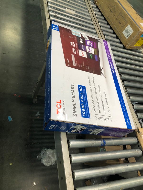 Photo 1 of TCL 32" Class 3-Series Full HD 1080p LED Smart Roku TV - 32S359