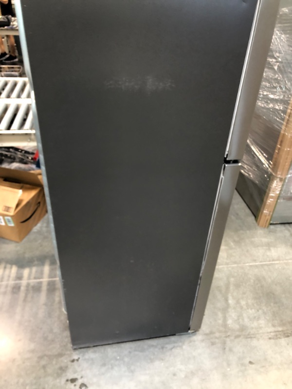 Photo 3 of Frigidaire 20.0 Cu. Ft. Top Freezer Refrigerator - FFTR2045VS [Unable to test]
