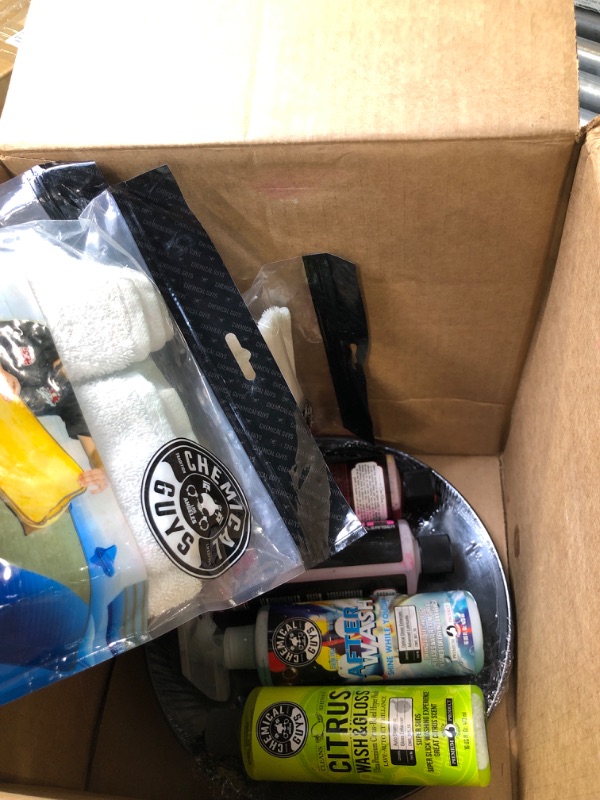 Photo 2 of Chemical Guys HOL121 Best Car Wash Bucket Kit, 11 Items