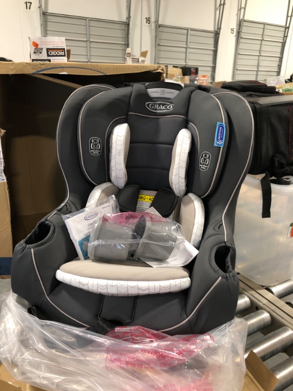 Photo 3 of Graco Extend2Fit Convertible Car Seat | Ride Rear Facing Longer with Extend2Fit, Redmond 2-in-1 Redmond