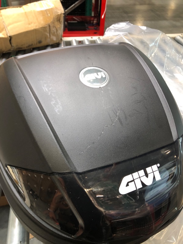 Photo 4 of GIVI E300NT2 30 liter Monolock top case