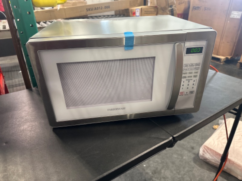 Photo 1 of ***PARTS ONLY***Farberware FMO11AHTPLB 1.1 Cu. Ft. 1000-Watt Microwave Oven with LED Lighting Cubic Feet, White/Platinum