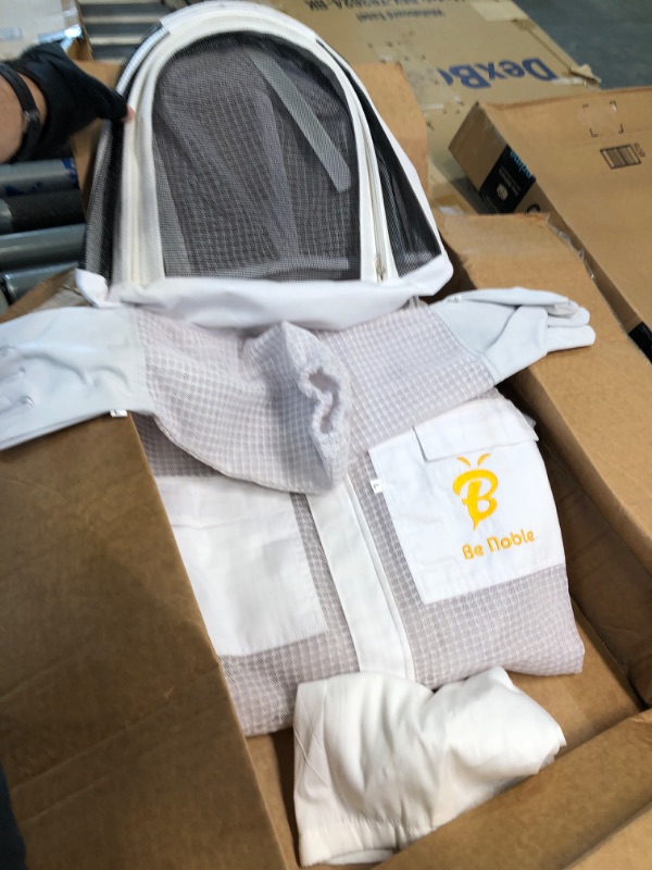 Photo 2 of Be Noble Sting Proof Bee Suit with One Pair Gloves,Beekeeper Suit Professional Beekeeping Suit Sting Prof for Men with Removable Fencing Veil. (2XL)