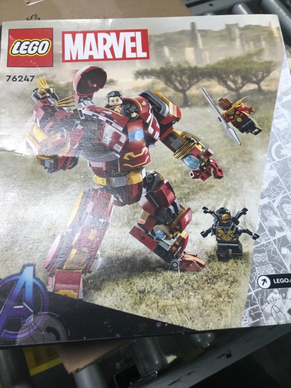 Photo 2 of LEGO Marvel The Hulkbuster: The Battle of Wakanda 76247, Action Figure, Buildable Toy with Hulk Bruce Banner Minifigure, Avengers: Infinity War Set for Kids