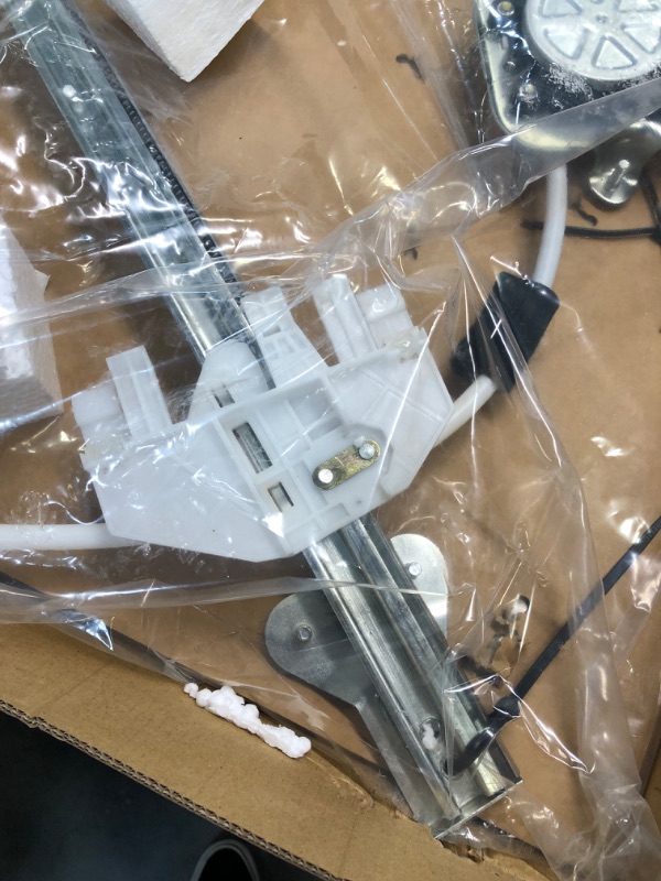 Photo 5 of Front Right Passenger Side Power Window Regulator with Motor for Jeep Liberty 2006-2007 Front Passenger Side