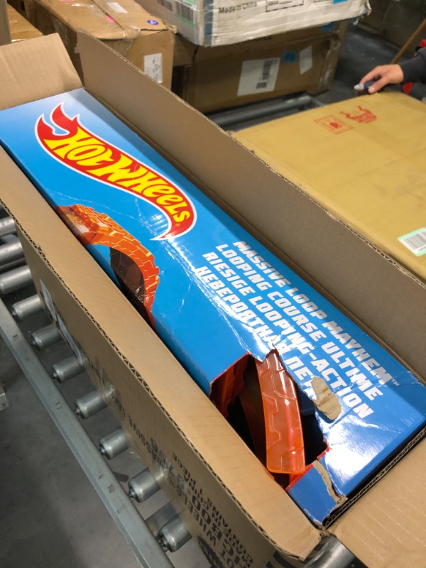 Photo 1 of Hot Wheels Massive Loop Mayhem Track Set with Huge 28-Inch Tall Track Loop Slam Launcher, Battery Box & 1 Hot Wheels 1:64 Scale Car, Designed for Multi-Car Play, Gift for Kids 5 Years Old & Up SIOC/FFP Track Set