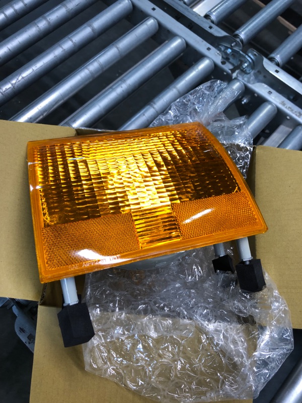 Photo 1 of Dorman 888-5516 Front Turn Signal Light for Select Mack CH Trucks Medium