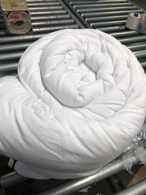 Photo 4 of 
Bedsure Twin Comforter Set - White Basket Weave Down Alternative Comforter Set Twin/Twin XL Size, Lightweight All Season Bedding 
