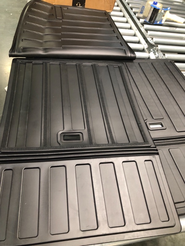 Photo 4 of Car Floor Mats TPE All-Weather Floor Liners & Trunk Mat Set Rear Cargo Liner Interior Accessories for Model Y 2020 2021 2022 2023 3 PCS Set Mats
