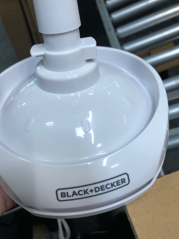 Photo 3 of BLACK+DECKER 32oz Citrus Juicer, White, CJ650W,Small
