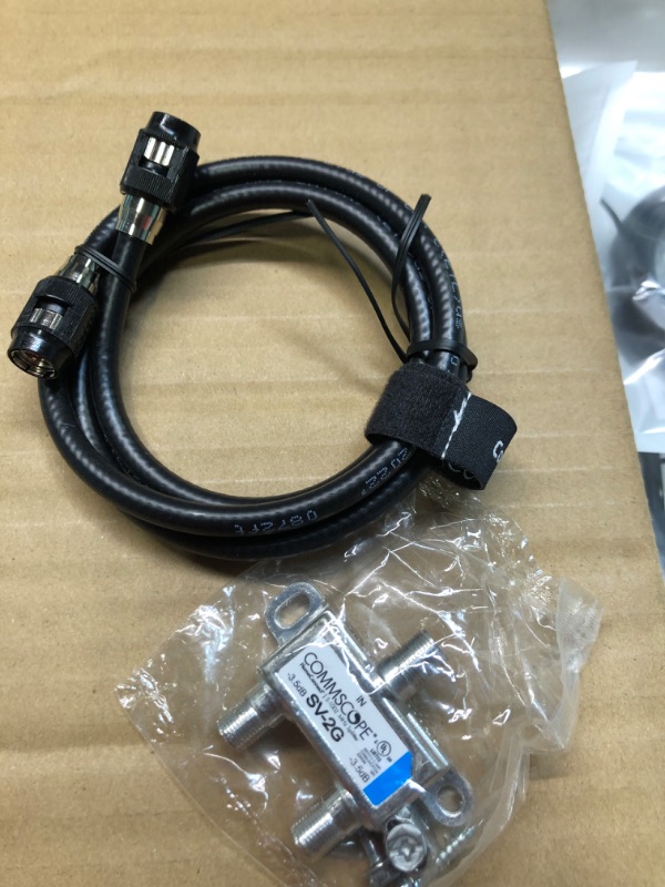 Photo 1 of Commscope SV2G HomeConnect 2-Way Coaxial Cable Splitter 5-1002 MHz CATV 120 dB 75 ohm IndoorOutdoor 6PC / CABLE INCLUDED