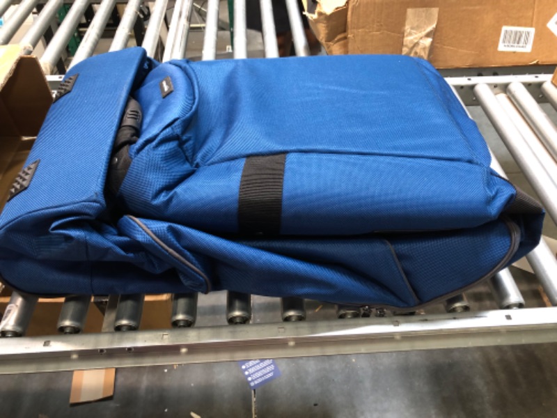 Photo 3 of Amazon Basics Soft-Sided Golf Travel Bag Blue