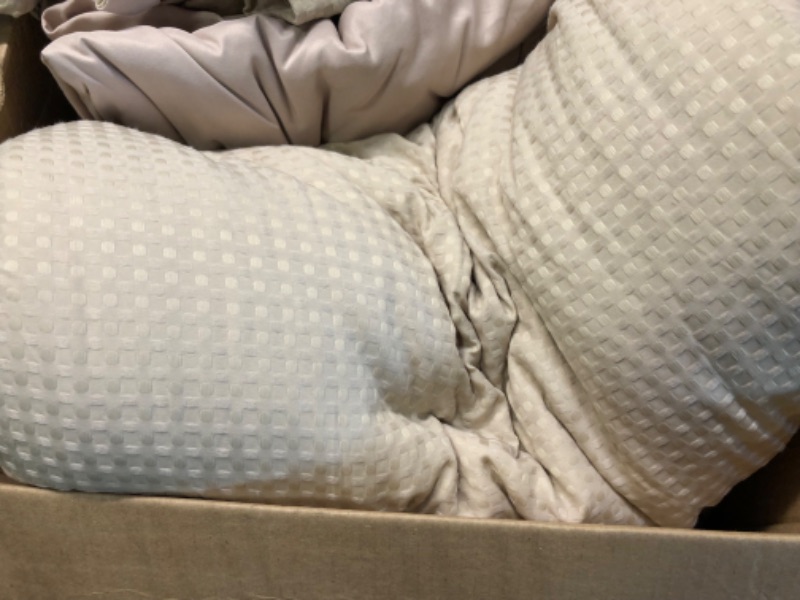 Photo 1 of B2EVER Beige Quilt Queen Size Bedding Sets with Pillow Shams, Lightweight Soft Bedspread Coverlet, Quilted Blanket Thin Comforter Bed Cover for All Season Spring Summer, 3 Pieces, 90x90 inches