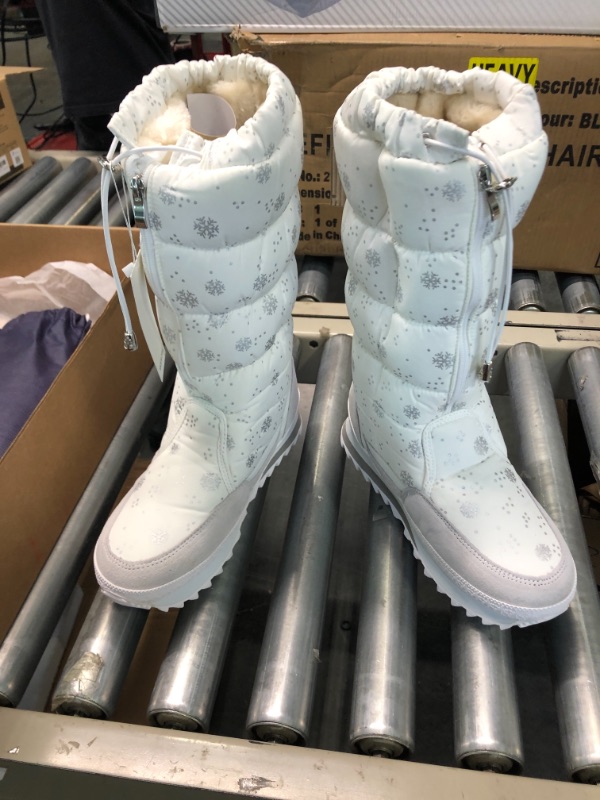 Photo 3 of DADAWEN Women's Winter Waterproof Fur Lined Frosty Snow Boots 11 White