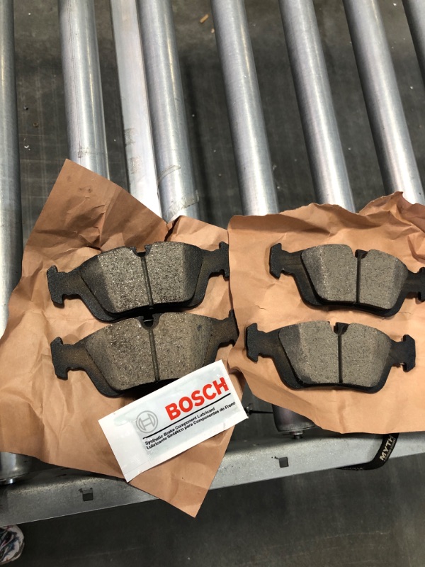 Photo 1 of BOSCH BC781 QuietCast Premium Ceramic Disc Brake Pad Set - Compatible With Select BMW 323i, 325Ci, 325i, 325xi, Z4; FRONT