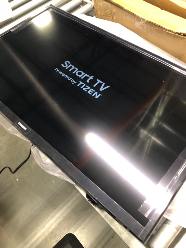 Photo 3 of SAMSUNG 32-inch Class LED Smart FHD TV 1080P (UN32N5300AFXZA, 2018 Model)