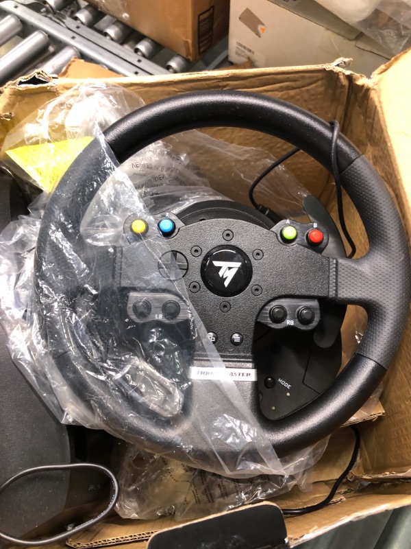 Photo 3 of Thrustmaster TMX Racing Wheel with force feedback and racing pedals (XBOX Series X/S, One, PC)
