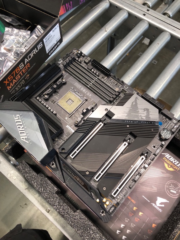 Photo 6 of GIGABYTE X570S AORUS Master (AMD/ X570S/ Ryzen 5000/ ATX/PCIe 4.0/ SATA 20Gb/s/USB 3.2/ Motherboard) X570S AORUS MASTER Bundle X570S