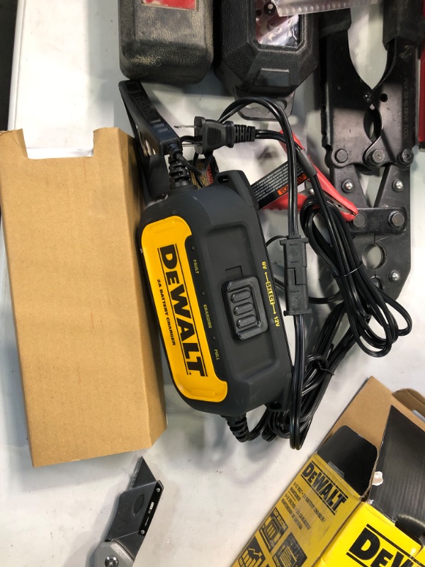 Photo 3 of DEWALT DXAEC2 DXAEC2 Professional 2-Amp Automotive Battery Charger and Maintainer