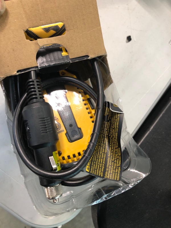 Photo 3 of DeWalt Power Inverter Dxaepi140