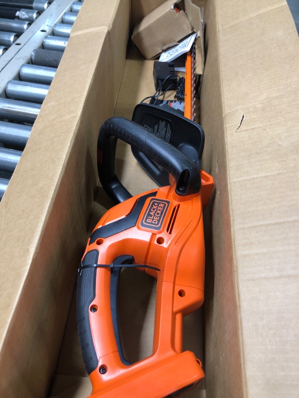 Photo 3 of BLACK+DECKER 40V MAX* Lithium-Ion 22-Inch Cordless Hedge Trimmer (LHT2240) 40V Hedge Trimmer Kit