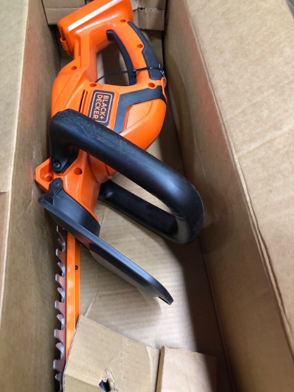 Photo 6 of BLACK+DECKER 40V MAX* Lithium-Ion 22-Inch Cordless Hedge Trimmer (LHT2240) 40V Hedge Trimmer Kit