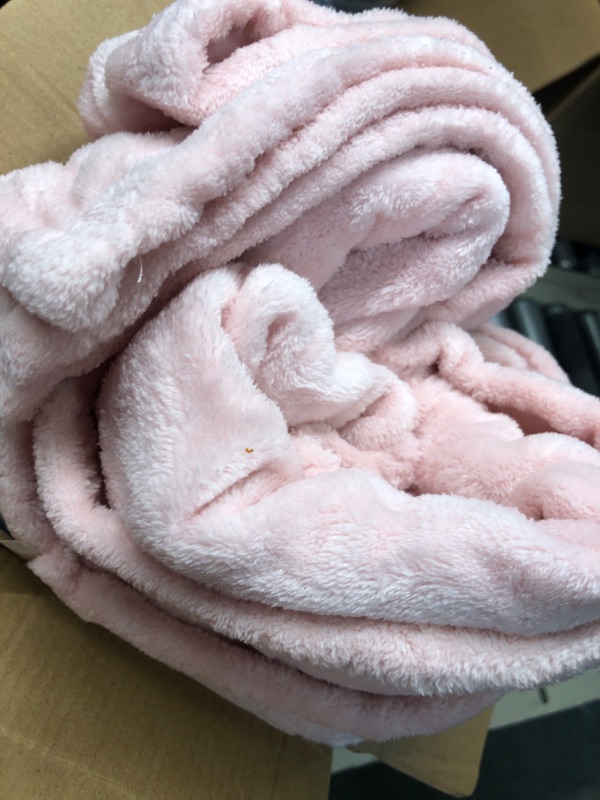 Photo 4 of Bedsure Fleece Blankets King Size Pink - Bed Blanket Soft Lightweight Plush Cozy Fuzzy Luxury Microfiber, 108x90 inches King/Cal King(108"x90") Pink