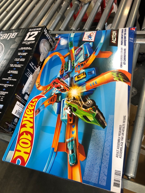 Photo 2 of Hot Wheels Track Set with 1:64 Scale Toy Car, 4 Intersections for Crashing, Powered by a Motorized Booster, Criss-Cross Crash Track????