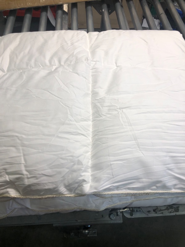 Photo 1 of  Luxurious Full/Queen Goose Feathers Down Comforter, All Season Goose Down Duvet Insert, Ultra-Soft Pima Cotton, 33oz Fluffy Hotel Collection Goose Down Comforter with Ties White)
