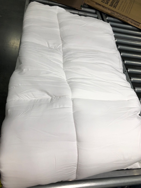 Photo 4 of  Twin Comforter Duvet Insert - All Season White Comforters Twin Size - Quilted Down Alternative Bedding Comforter with Corner Tabs - Winter Summer Fluffy Soft - Machine Washable

