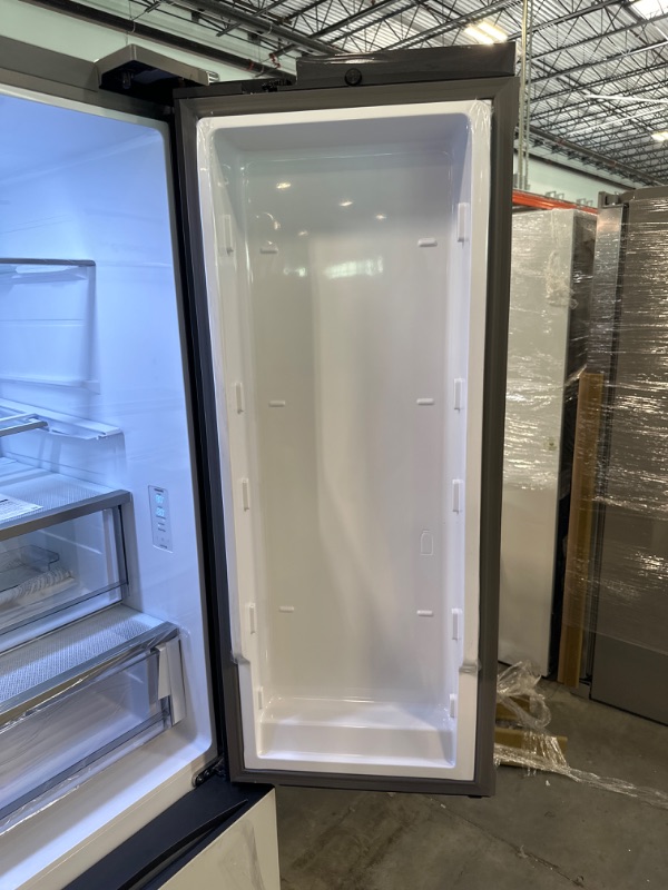 Photo 4 of Bespoke 3-Door French Door Refrigerator (30 cu. ft.) with Beverage Center™ in White Glass RF30BB660012AA