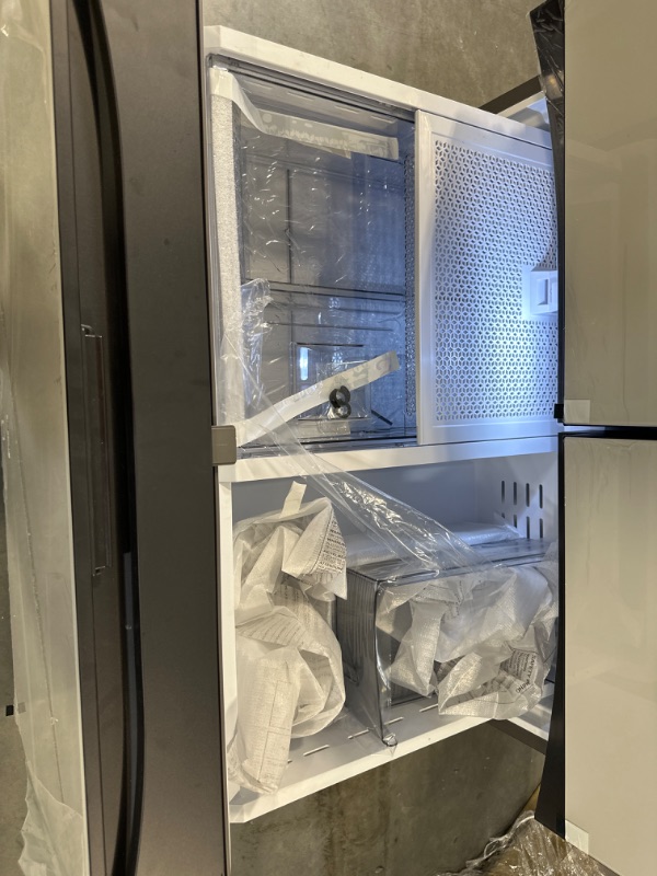 Photo 6 of Bespoke 3-Door French Door Refrigerator (30 cu. ft.) with Beverage Center™ in White Glass RF30BB660012AA