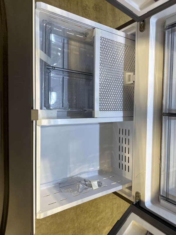 Photo 7 of Bespoke 3-Door French Door Refrigerator (30 cu. ft.) with AutoFill Water Pitcher in Stainless Steel RF30BB6600QLAA