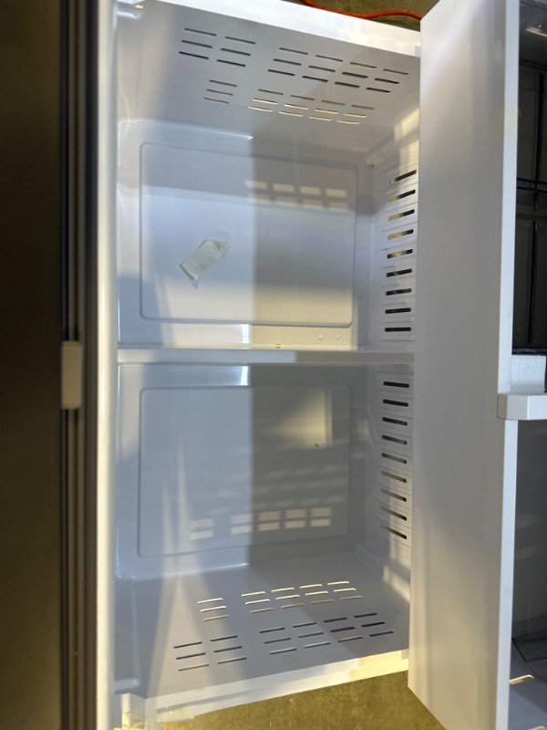Photo 8 of Bespoke 3-Door French Door Refrigerator (30 cu. ft.) with AutoFill Water Pitcher in Stainless Steel RF30BB6600QLAA