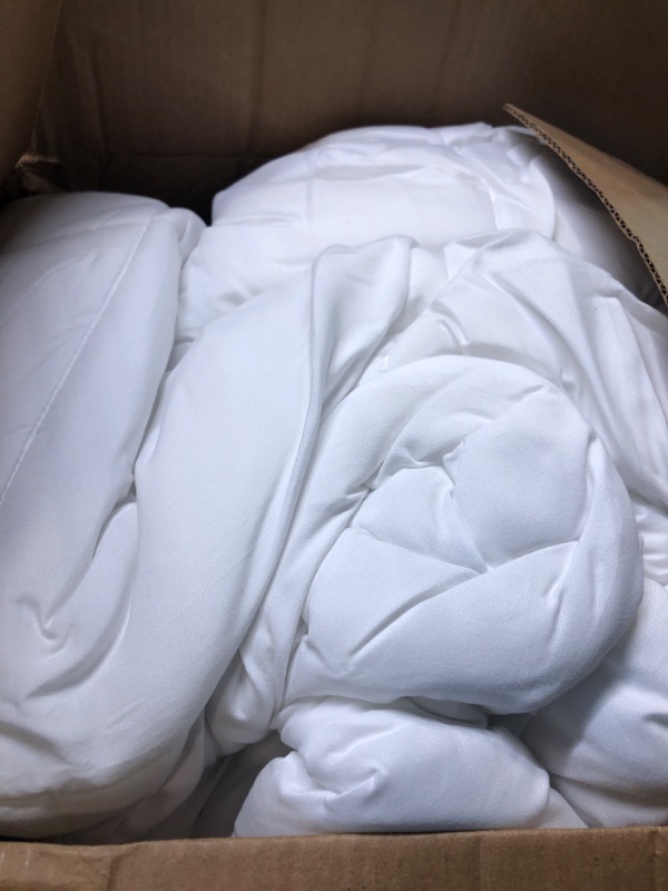 Photo 2 of TEXARTIST Premium 2100 Series Queen Comforter All Season Breathable Cooling White Comforter Soft 4D Spiral Fiber Quilted Down Alternative Duvet with Corner Tabs Luxury Hotel Style (88"x88")
