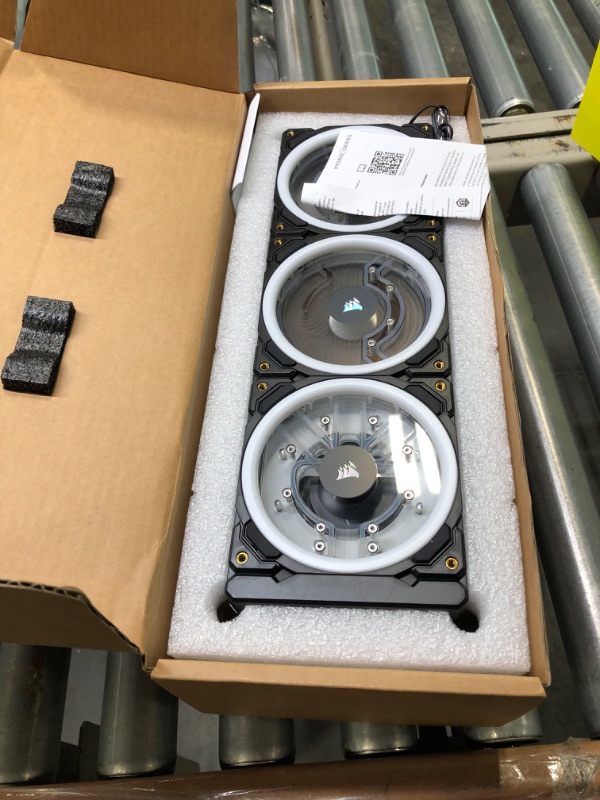 Photo 3 of CORSAIR Hydro X Series XD7 RGB Pump/Reservoir Combo - 360mm Distribution Plate System - D5 PWM Pump - 140ml Reservoir - 36 Individually Addressable RGB LEDs - Temperature Sensor XD7 RGB Black