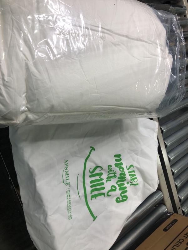 Photo 1 of APSMILE Full/Queen Size Goose Feathers Down Comforter Duvet Insert - Ultra-Soft All Season Down Comforter Hotel Collection Comforter