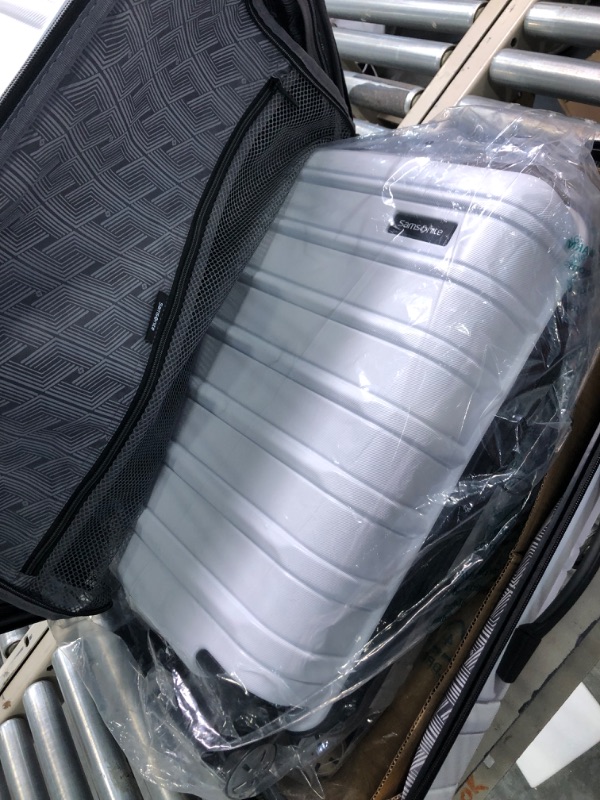 Photo 2 of Samsonite Omni PC Hardside Expandable Luggage with Spinner Wheels, 3-Piece Set (20/24/28), White 3-Piece Set (20/24/28) White