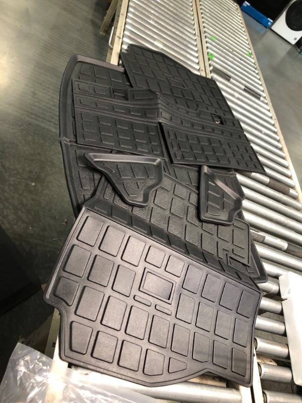 Photo 1 of 2023 honda crv mats