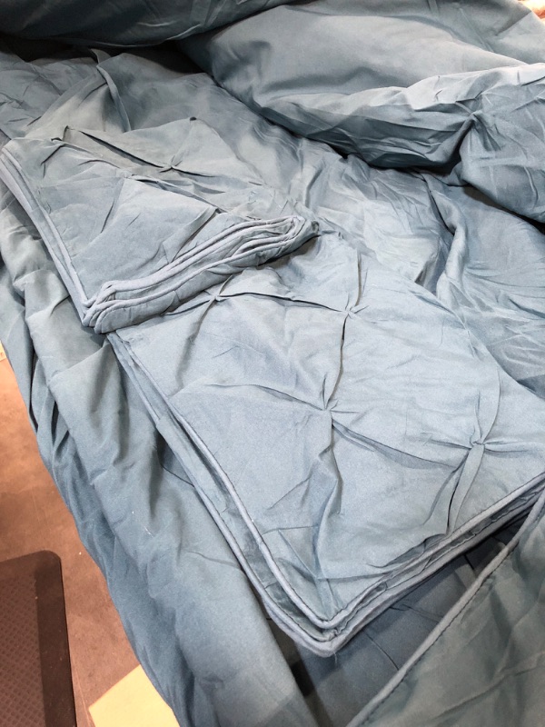 Photo 4 of Amazon Basics Pinch Pleat All-Season Down-Alternative Comforter Bedding Set - King, Dark Teal Dark Teal King Bedding Set