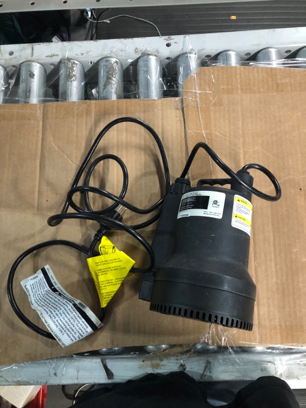 Photo 4 of [Working] Everbilt SUP54-HD 1/6 HP Plastic Utility Pump