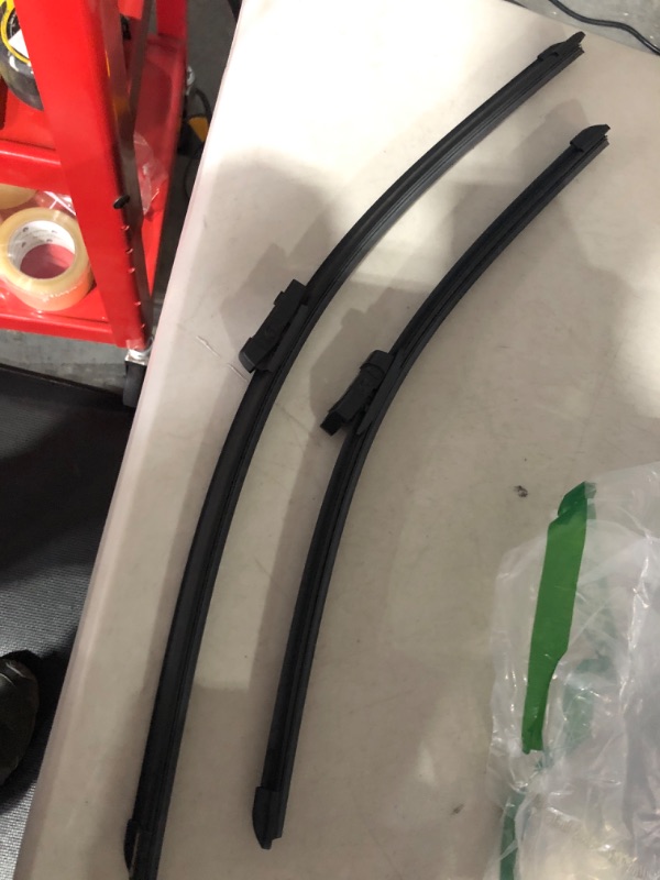 Photo 2 of BOSCH Aerotwin 3397007297 Original Equipment Replacement Wiper Blade - 23"/20" (Set of 2) 40517