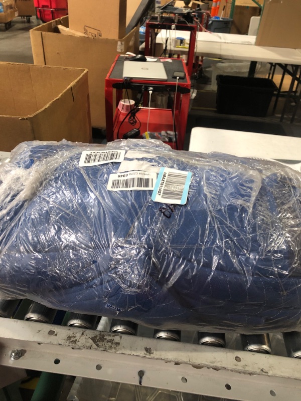 Photo 2 of * USED * 
Uboxes A0075MU04 Pro Economy Moving Blankets (4 Pack) 35lbs/doz 2.92lb/ea 72"x80", Blue