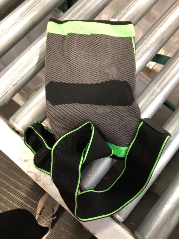 Photo 1 of Stretchy knee brace XL [stock img looks diff]