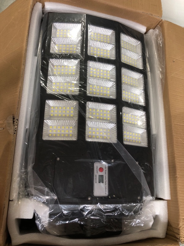 Photo 3 of USED - Gefolly 1000W Solar Street Lights Outdoor, 162000LM Commercial Parking Lot Light Dusk to Dawn 6500K, IP67 Waterproof Solar Security Flood Lights - 2pk