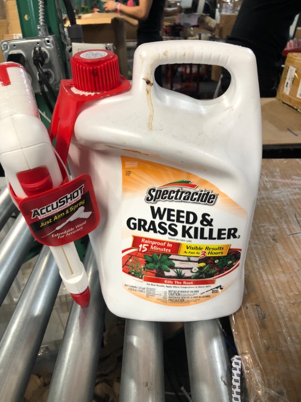 Photo 1 of 1.33gal Weed &#38; Grass Killer AccuShot Sprayer - Spectracide
