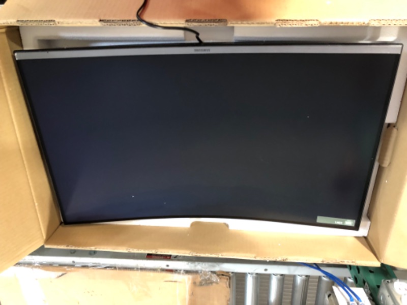 Photo 5 of [New] Samsung 32" Class CR50 Curved Full HD Monitor - 60Hz Refresh - 4ms Response Time
