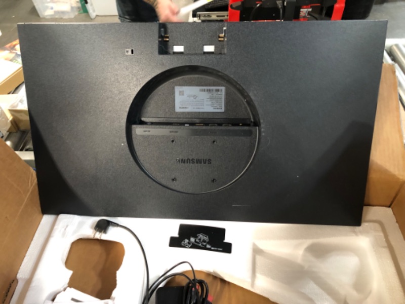 Photo 6 of [Missing parts] Samsung - 28” ViewFinity UHD IPS AMD FreeSync with HDR Monitor - Black
