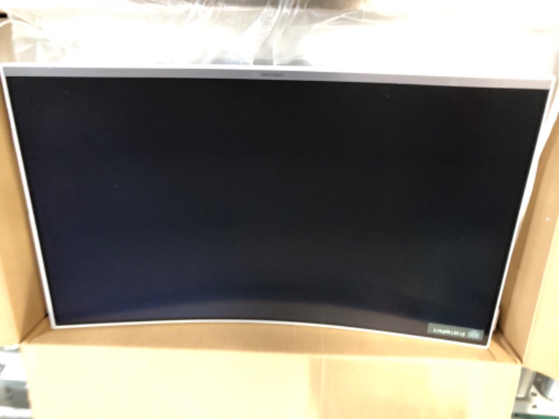 Photo 6 of Samsung 32" Class 4K UHD Curved Monitor - LU32R591CWNXZA (Renewed)
